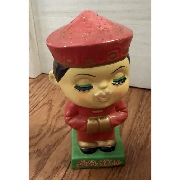 Vintage Asian Japanese Boy & Girl Ceramic Let's Kiss Bobblehead Red Black - Picture 2 of 8